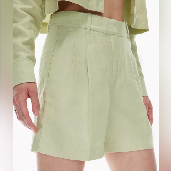 Wilfred effortless shorts in sage colour - Picture 4 of 11